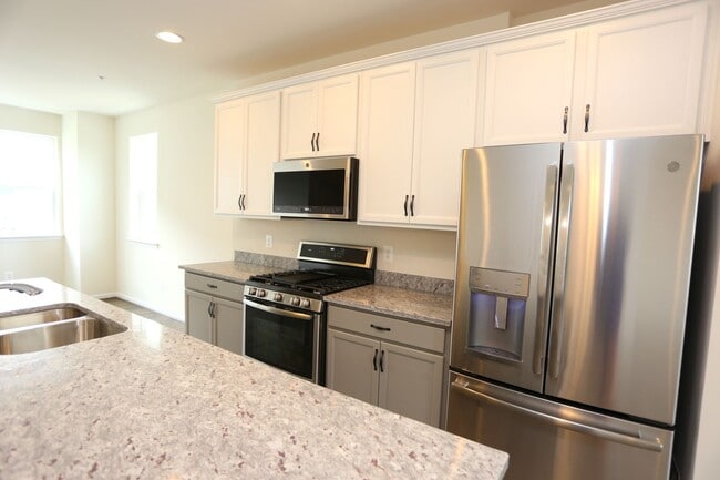 Building Photo - 14317 Summit View Ln