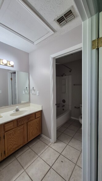 Building Photo - 1471 Eagle Highlands Dr