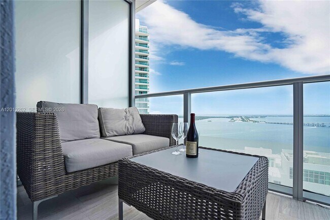 Building Photo - 1300 Brickell Bay Dr