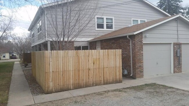 Building Photo - Great condo in Central Longmont!