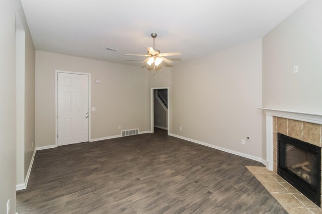 Building Photo - 8541 Shady Elm Dr