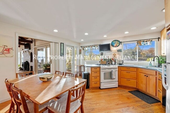 Building Photo - 19 Bayview Ave