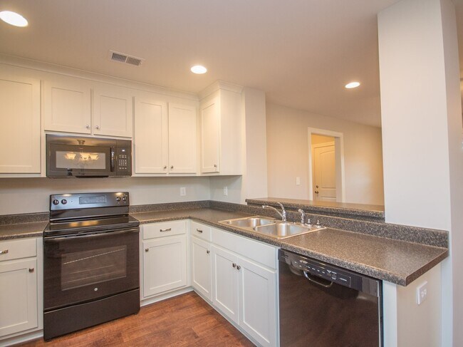 Building Photo - 17846 Sallows Dr