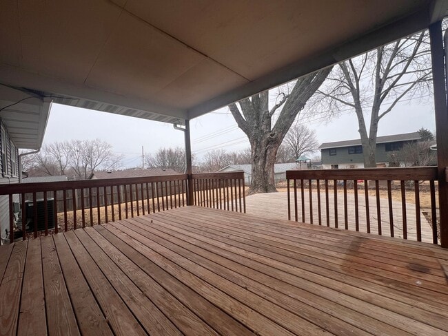 Building Photo - 3 bedroom 1.5 bath home located in the heart of Davenport! FOR RENT!