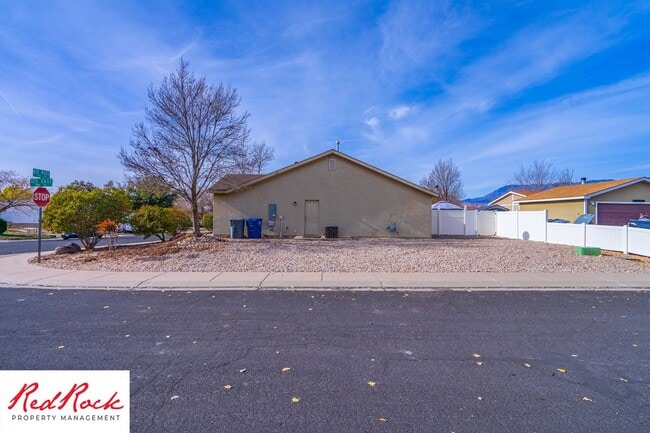 Building Photo - Inviting 3-Bedroom Home with Garage and Private Backyard