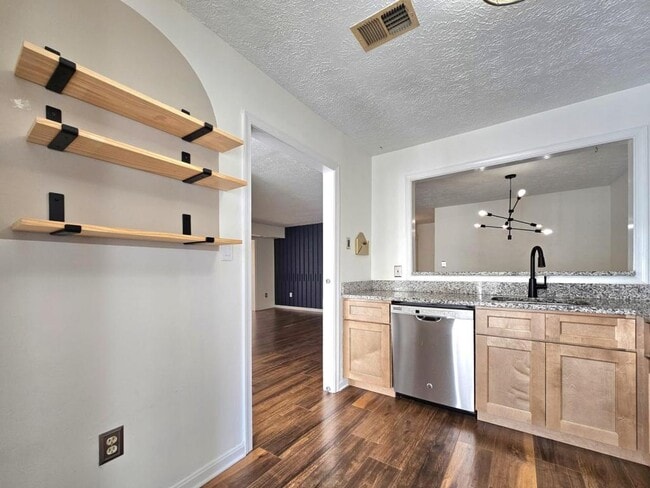 Building Photo - 7660 Willow Point Dr