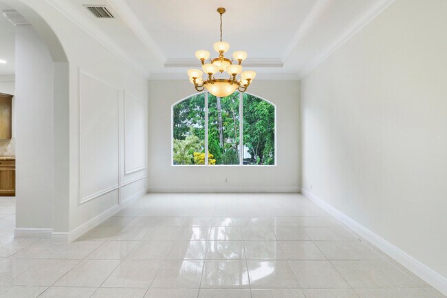 Building Photo - 5029 Forest Dale Dr