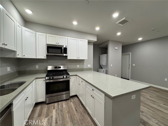 Building Photo - 623 Normandie Ave