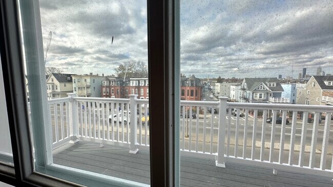 Building Photo - 663 Columbia Rd