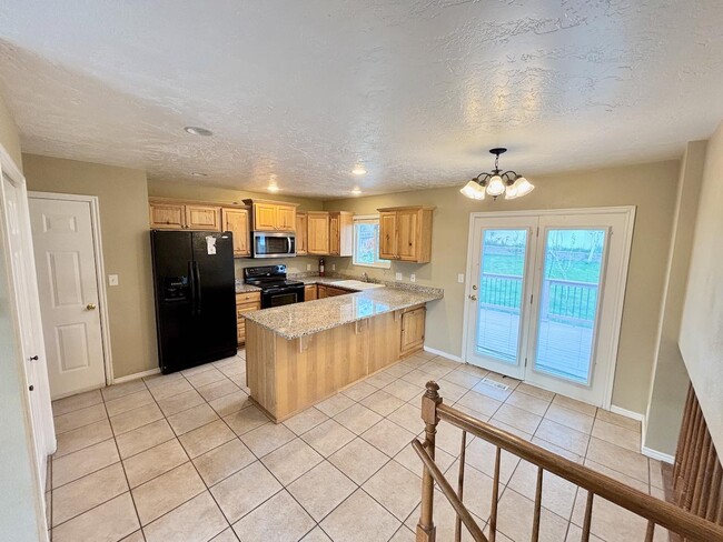 Building Photo - 1652 400 E