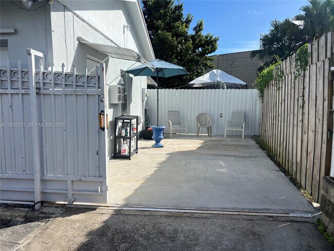 Building Photo - 26121 SW 130th Ave