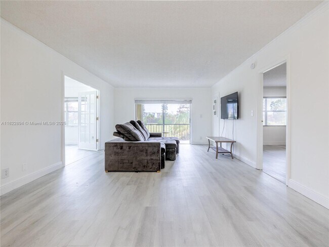 Building Photo - 6300 S Falls Cir Dr