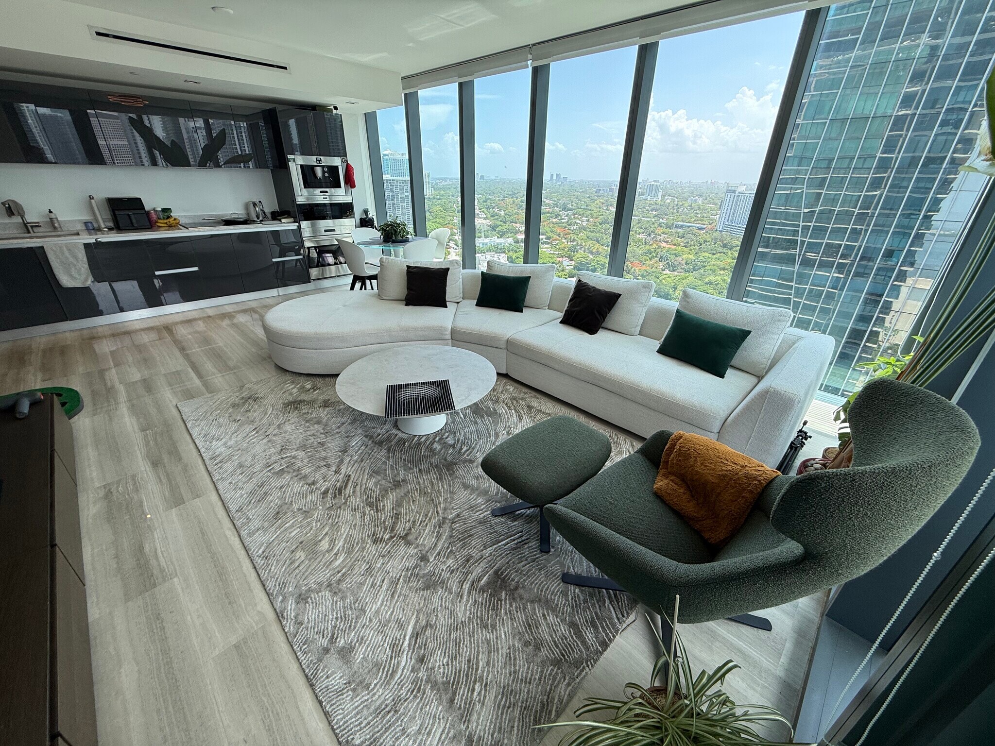 Building Photo - 1451 Brickell Ave