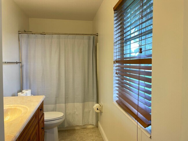 Building Photo - Easy Living in Palm Beach Gardens—Minutes ...