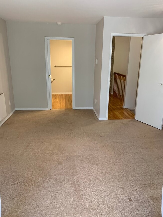Building Photo - LakeView, Mount lake terrace - 2 bed 1.5 b...