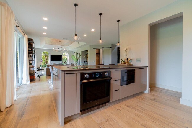 Building Photo - 11829 Pebblewood Dr