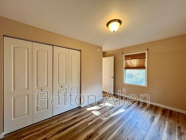 Building Photo - 80 Oakwood St