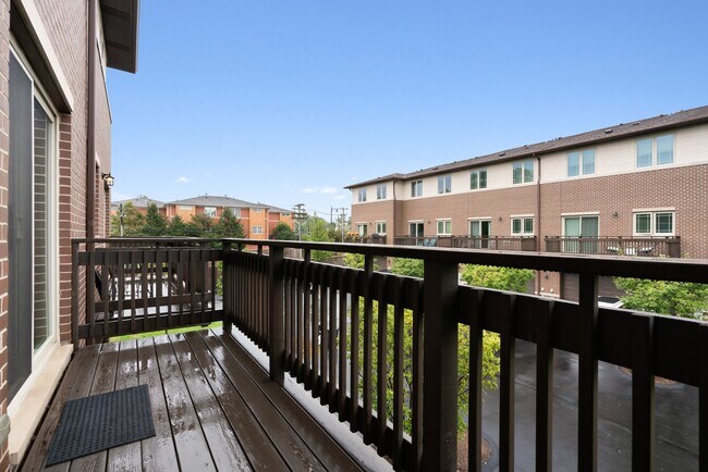 Building Photo - 39 Forest Ave