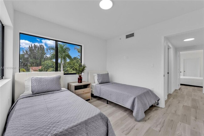 Building Photo - 155 NW 160th St