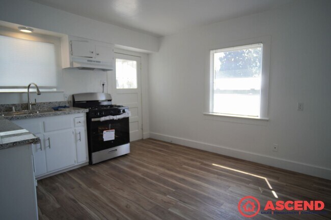 Building Photo - 412 El Tejon Ave
