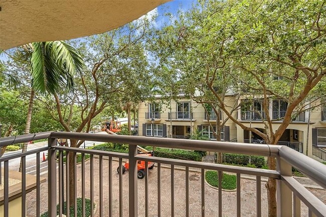 Building Photo - 2633 NE 14th Ave