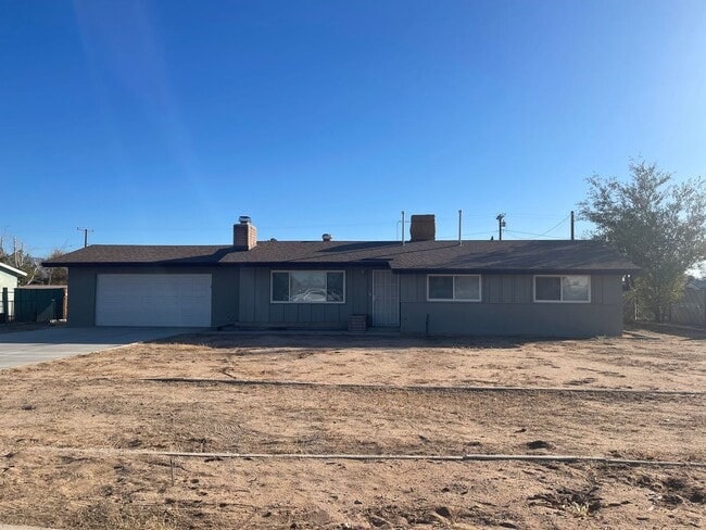 Building Photo - Apple Valley Home 4 Bedrooms, 2 Bathrooms,...
