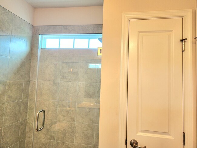 Building Photo - 2588 Grantham Place Dr