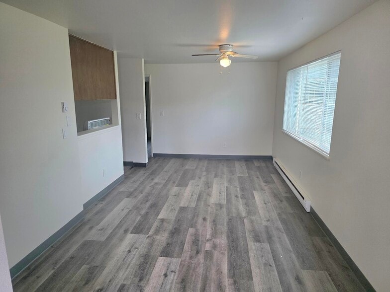 Building Photo - 300 Whitesell Ave W