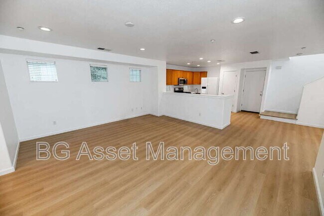 Building Photo - 128 Kingfisher St