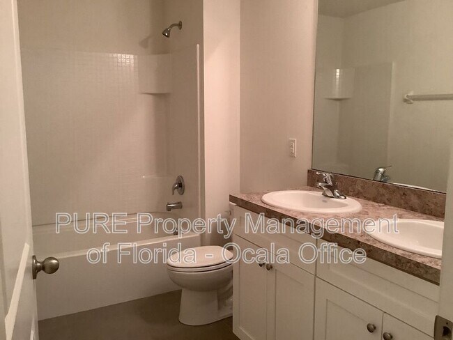 Building Photo - 2880 NE 43rd Rd