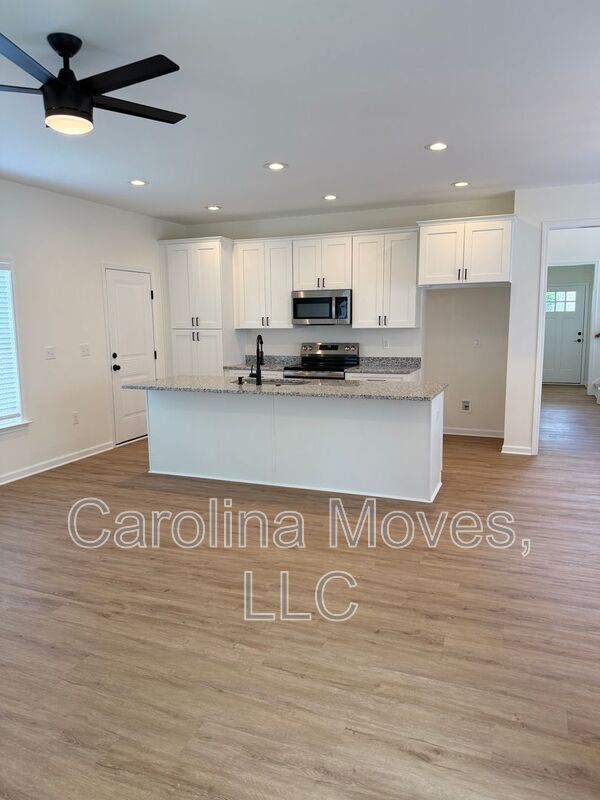 Building Photo - 322 Brown Ave