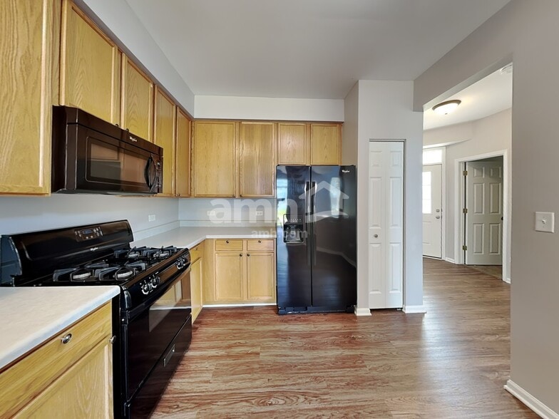 Building Photo - 2923 White Thorn Cir