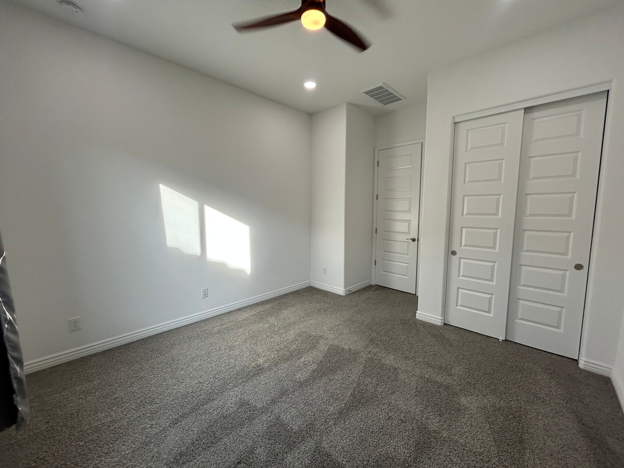 Building Photo - 8731 W Wagon Wheel Dr