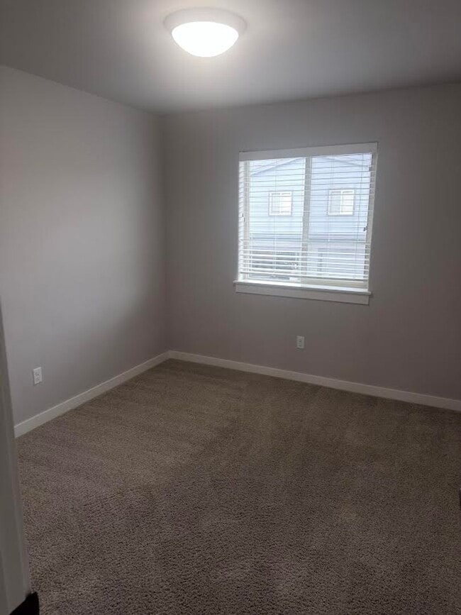 Building Photo - Charming and Sophisticated