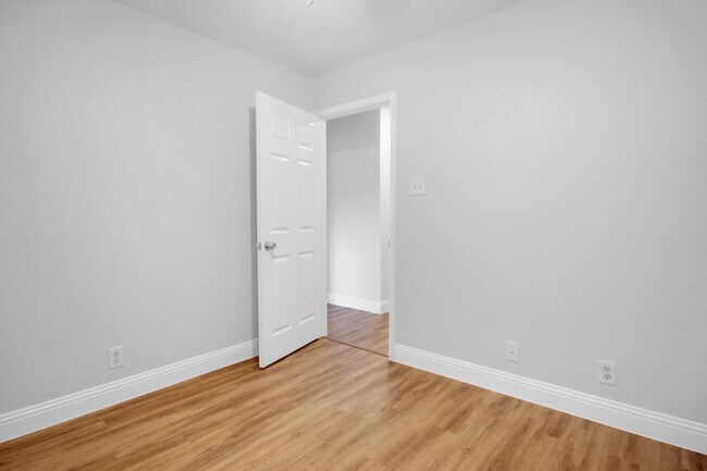 Building Photo - 1406 Westbriar Dr