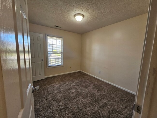 Building Photo - GORGEOUS 3 BEDROOM ACORN RIDGE BEAUTY!