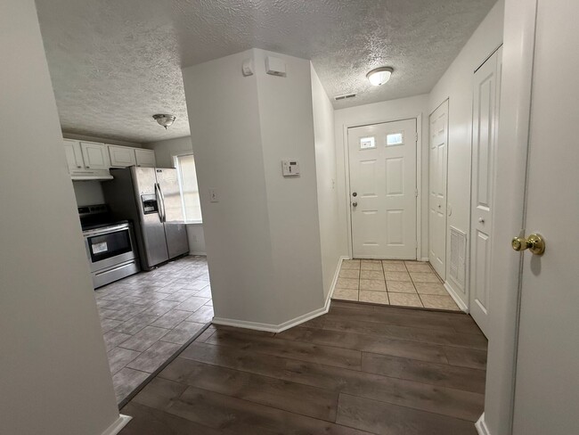 Building Photo - 3-Bedroom, 1.5 Bathroom Townhome at Magrud...