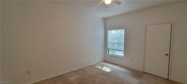 Building Photo - 8250 N Grand Canyon Dr