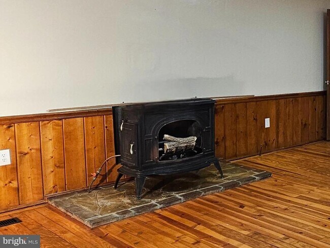 Building Photo - 310 Blue Mountain Rd