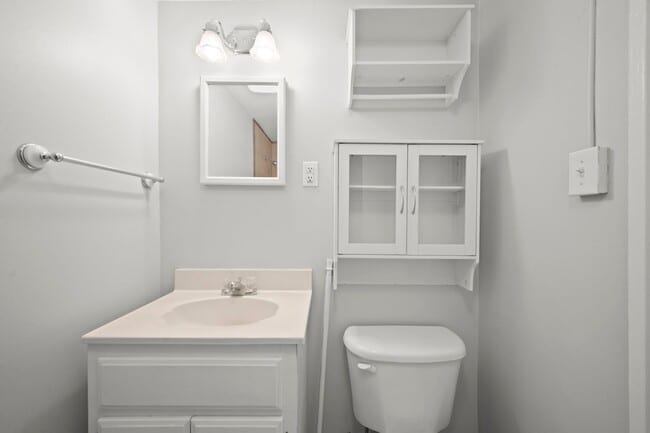 Building Photo - 521 Hawkins Rd