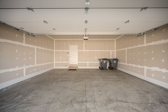 Building Photo - Brand New Construction, 3 bed, 2.5 Bath Townhome