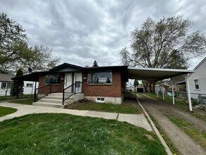 Building Photo - 1226 E North Ave