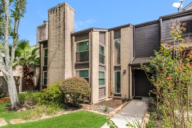 Building Photo - 2256 Gemini St
