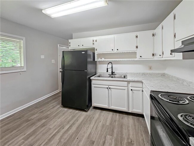 Building Photo - 8438 Stonewall Jackson Dr