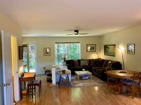 Building Photo - 15 Edgefield Ln