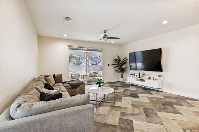 Building Photo - 303 Pendleton Ave