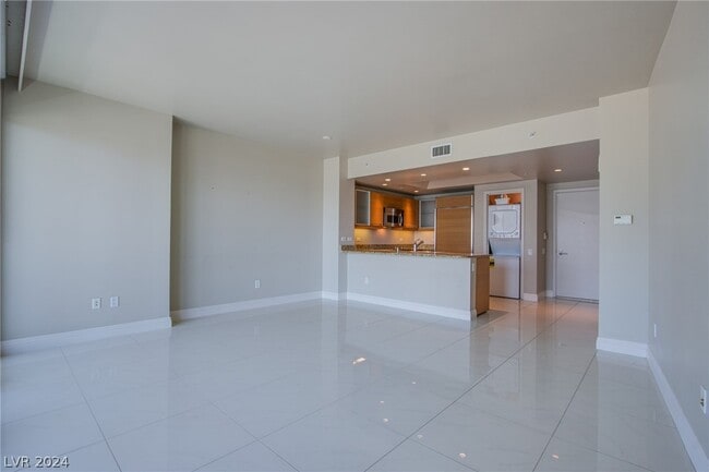 Building Photo - 222 Karen Ave