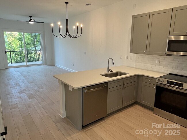 Building Photo - 19546 Greentree Way