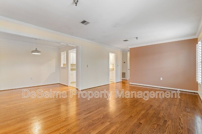 Building Photo - 5025 Hillsboro Pike