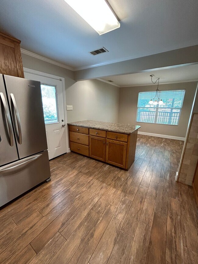 Building Photo - Charming 2 Bedroom/2.5 Bathroom home in Sandfly